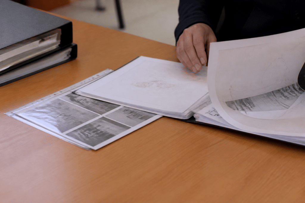 Dossier administratif avec plans caméras de surveillance et documents d'autorisation