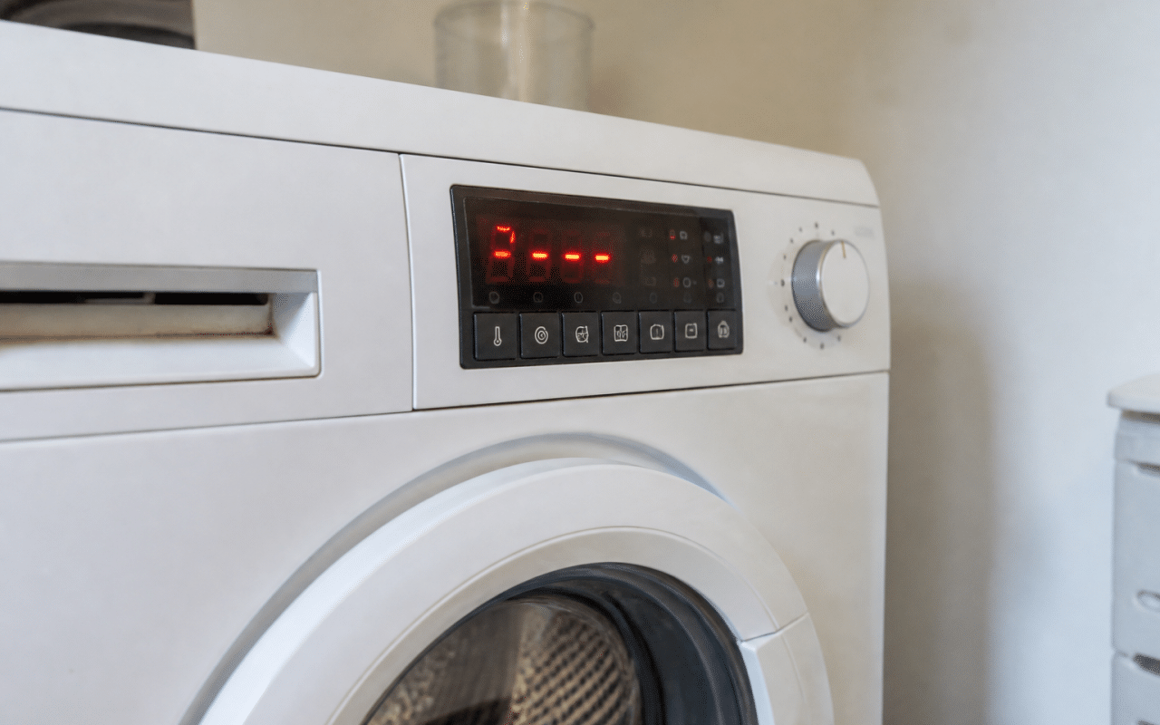 Panneau d'affichage machine à laver affichant code erreur E20