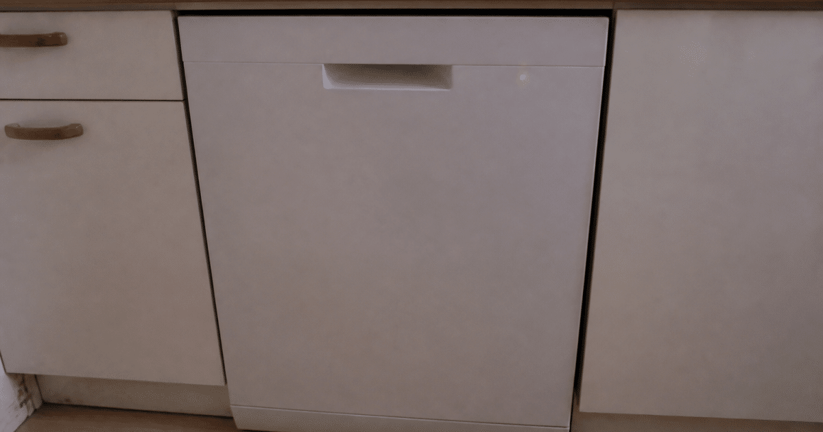 Lave vaisselle avec voyant allume mais porte fermee immobile
