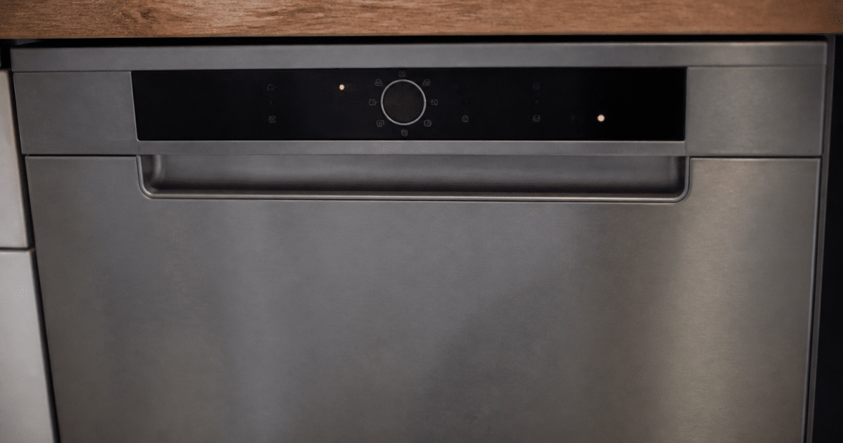 Lave-vaisselle Beko affichant code erreur E01 sur panneau frontal