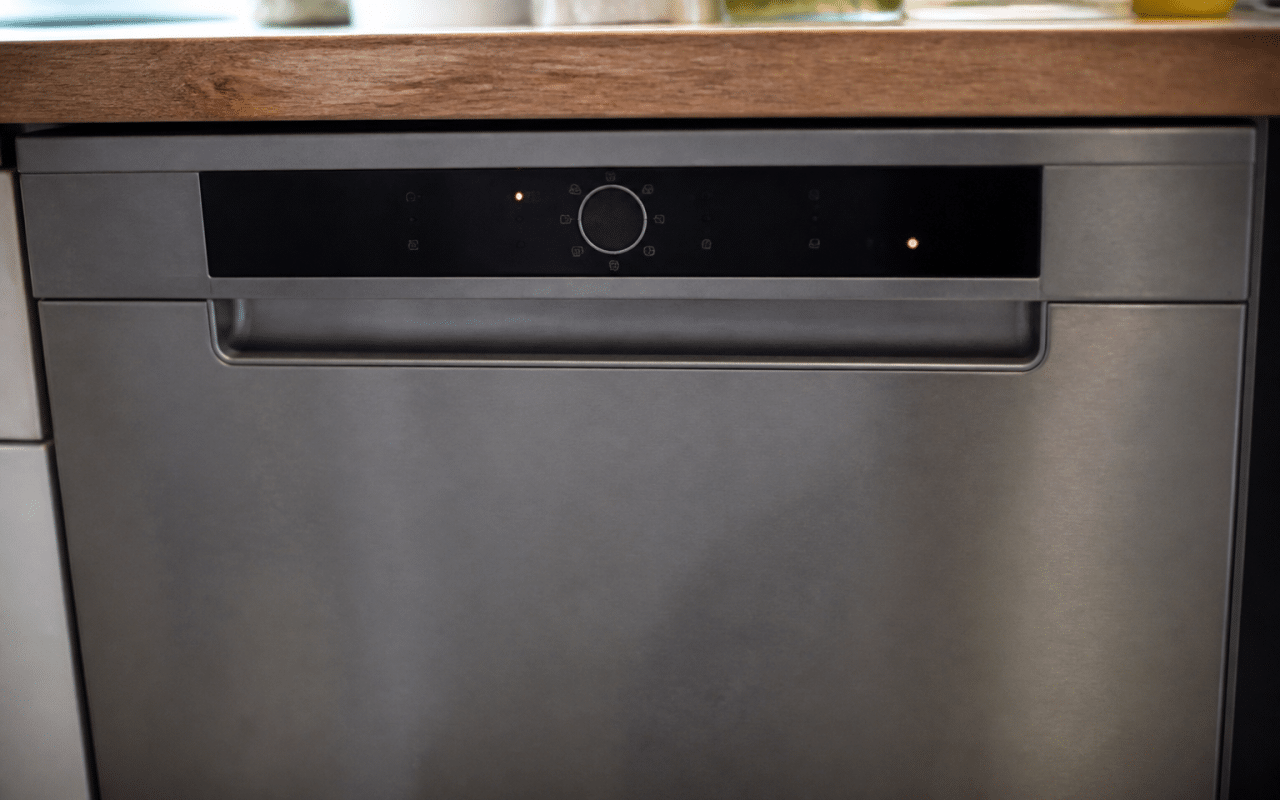 Lave-vaisselle Beko affichant code erreur E01 sur panneau frontal