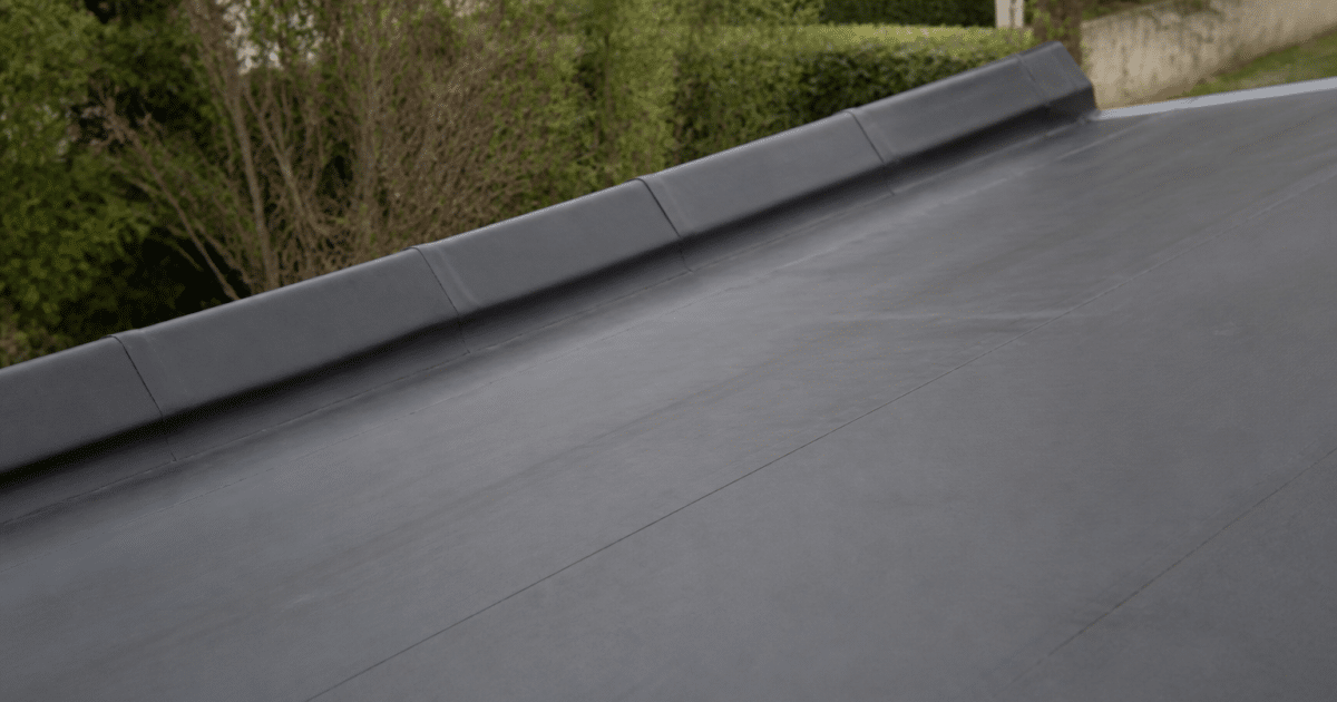 Membrane etanche elastoseal ultraposee sur surface toiture inclinee